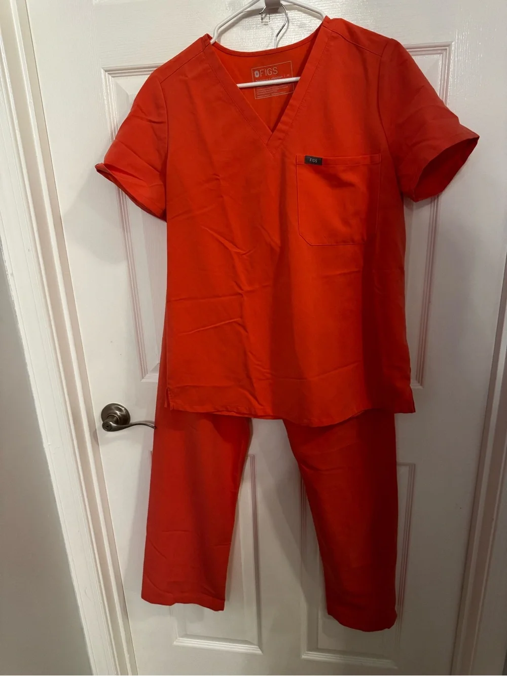 Figs Women’s Scrubs Set, coral Medium - Picture 1 of 7